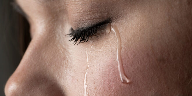مفاجأة: دراسة علمية تكشف..عنصر رئيسي يجعل البكاء سبباً لتحسين مزاجك.. - المصدر تونس