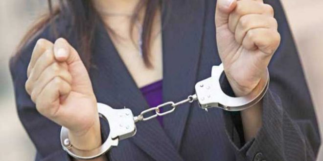 تستدرج الشبان عبر ”فيسبوك” وهذا ما تفعله بهم: تفاصيل الإطاحة بفتاة تتزعم عصابة بمنوبة..#خبر_عاجل - المصدر تونس