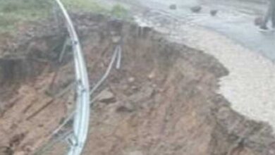 وزير التجهيز والإسكان يعاين مواقع الانزلاقات الأرضية ويعلن انطلاق اشغال الاصلاح - المصدر تونس