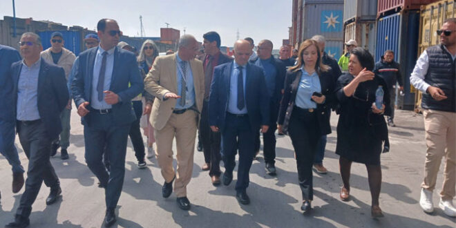 وزير النقل في زيارة ميدانية لميناء رادس..#خبر_عاجل - المصدر تونس