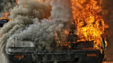 احتراق سيارة بهذه الطريق وتعطل حركة المرور.. - المصدر تونس