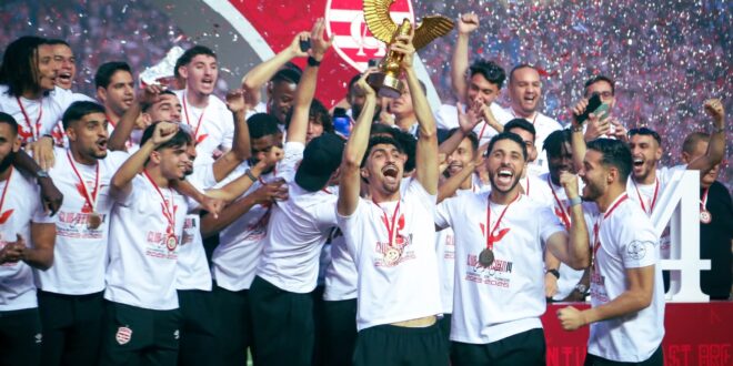 النادي الإفريقي يحتفل بتتويجه ويتسلم رمز البطولة في أجواء كرنفالية برادس.. - المصدر تونس